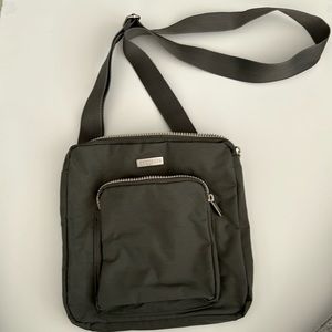 Baggallini gray purse with yellow inside